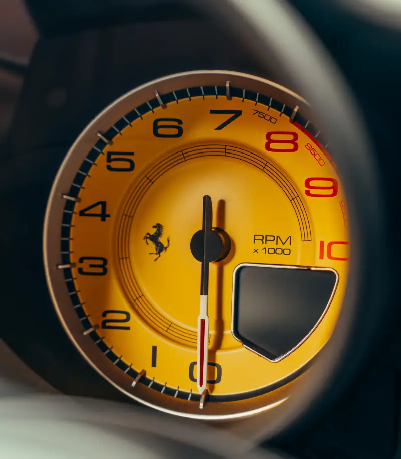 Ferrari 488 Spider: Rev counter