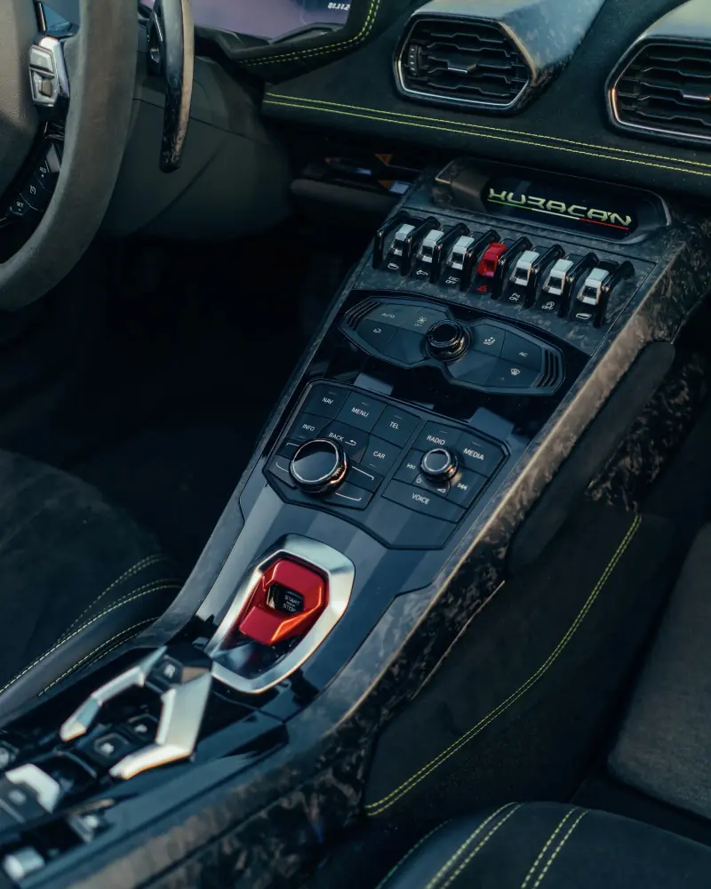 Lamborghini Huracán Spyder Performante: Centre console
